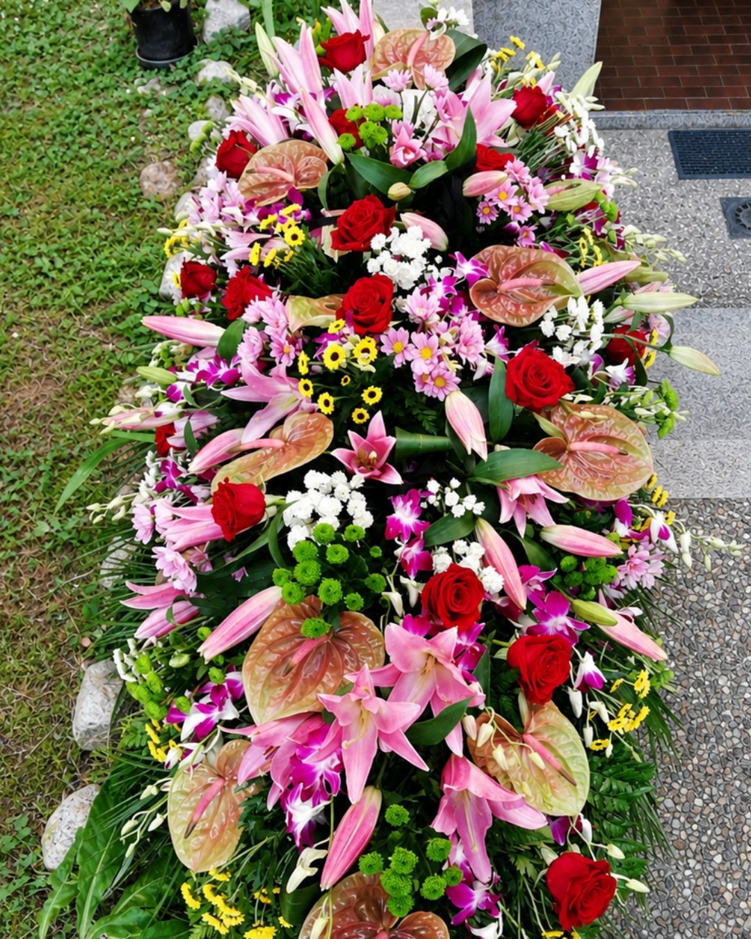 Composizione floreale funebre